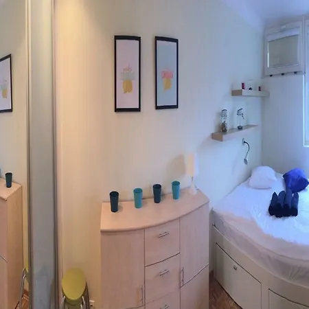 Blue Books Apartment *